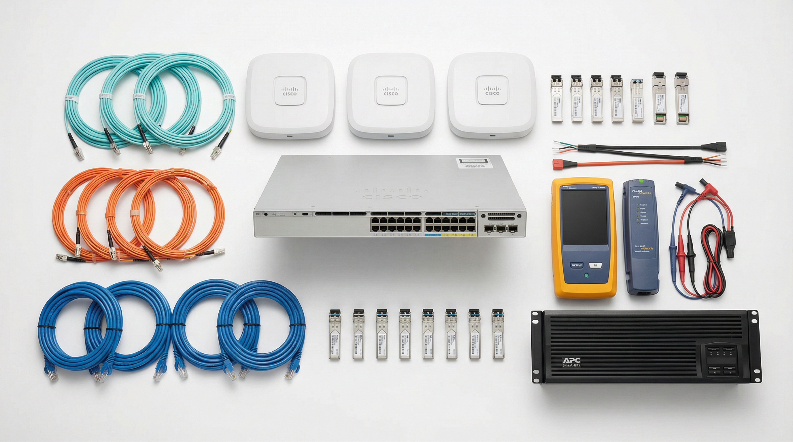 Equipamentos de rede enterprise para varejo: switches Cisco Catalyst, access points Wi-Fi 6E, cabos de fibra óptica, patch cords Cat6A e testador Fluke Networks