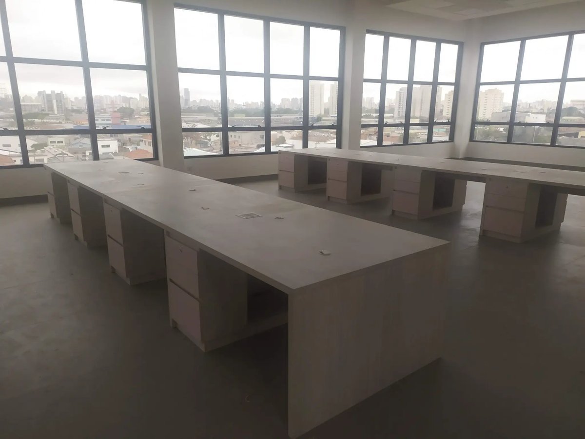 Áreas de trabalho e escritórios